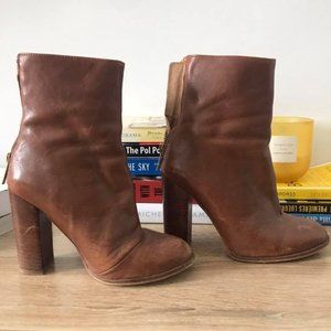 INTERVALLE TAN LEATHER BOOTIES